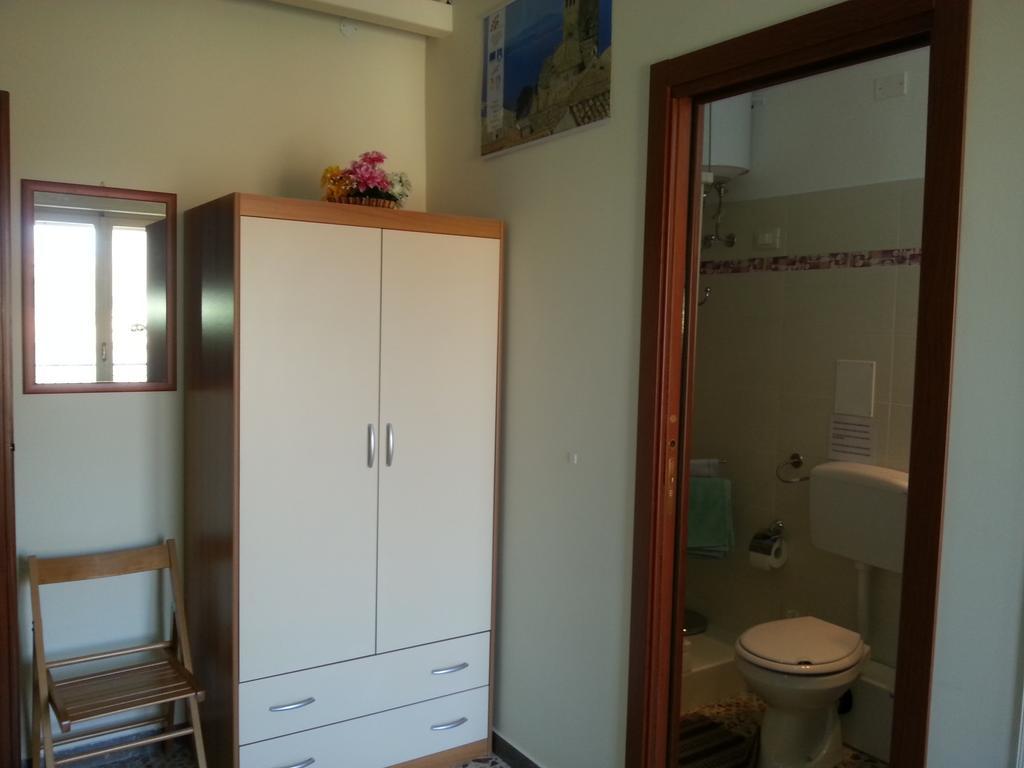 تراباني B&B Intrabartolo الغرفة الصورة